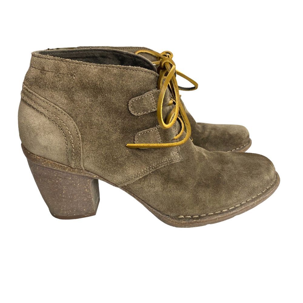 CLARKS‎ Unstructured Boots Carleta Lyon Brown Nubuck Leather Booties Size 9.5